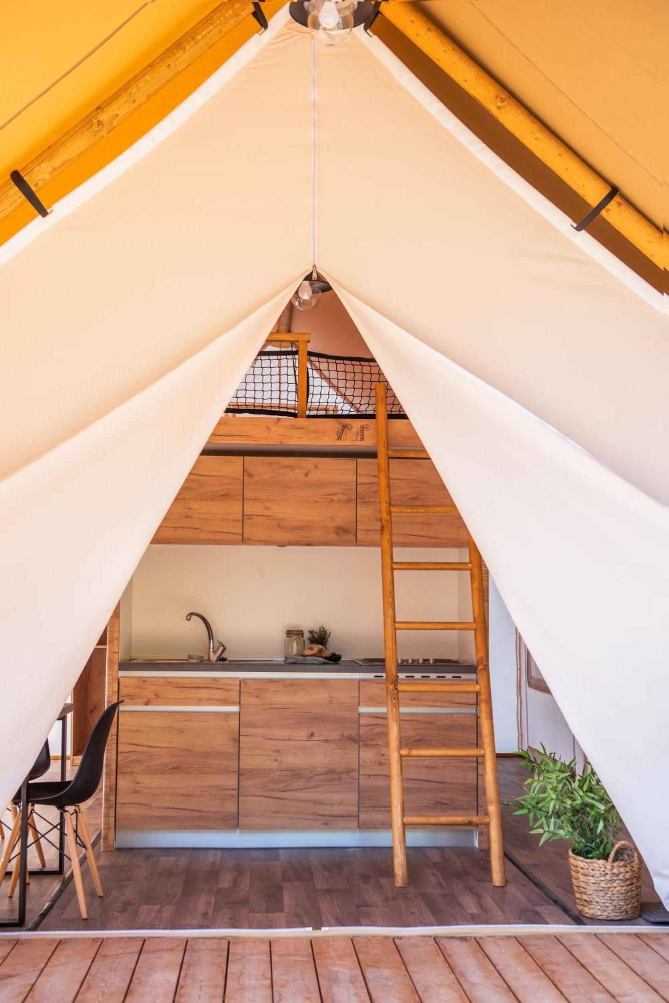 Отель Forrest Glamping Банска-Штьявница Экстерьер фото