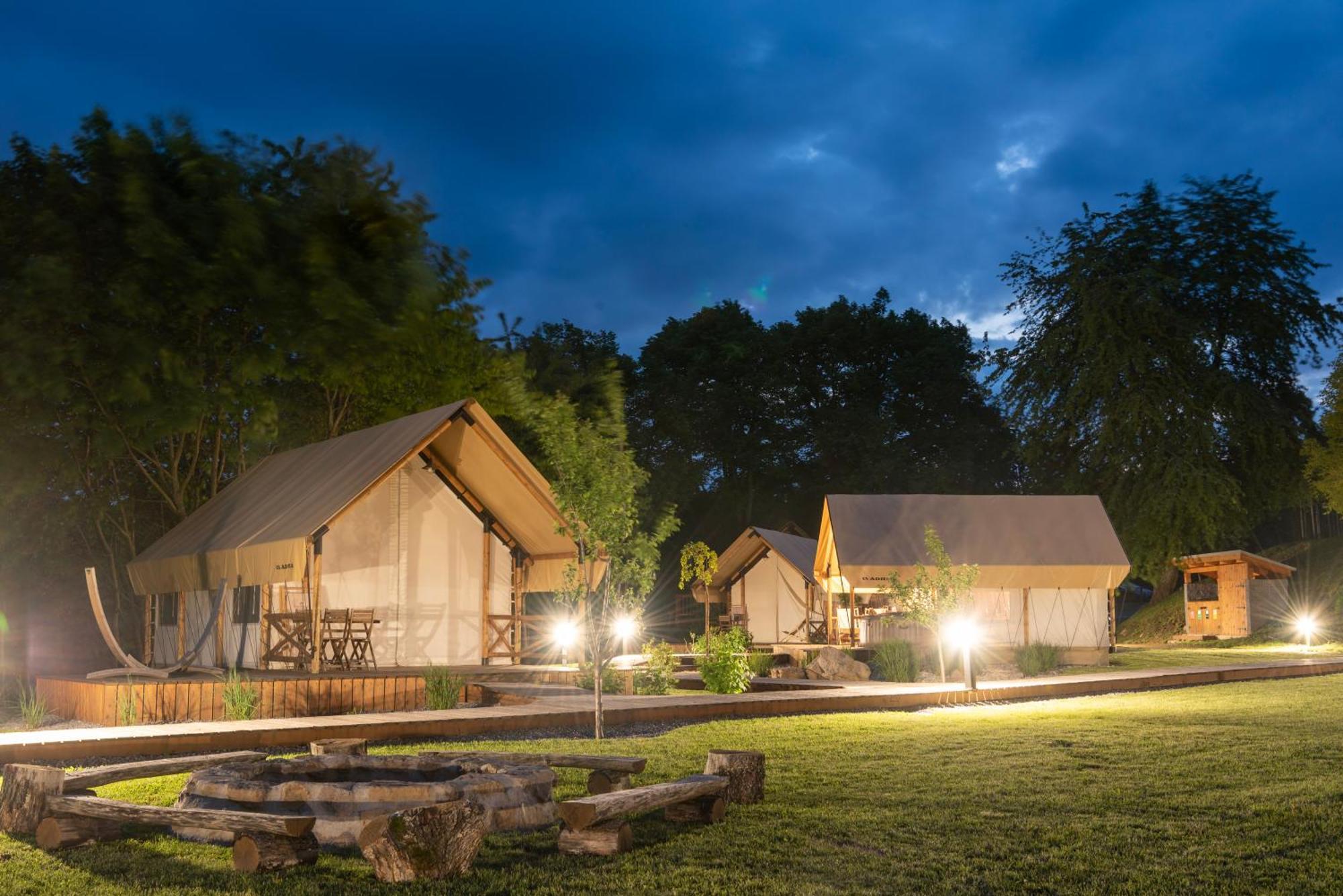 Отель Forrest Glamping Банска-Штьявница Экстерьер фото
