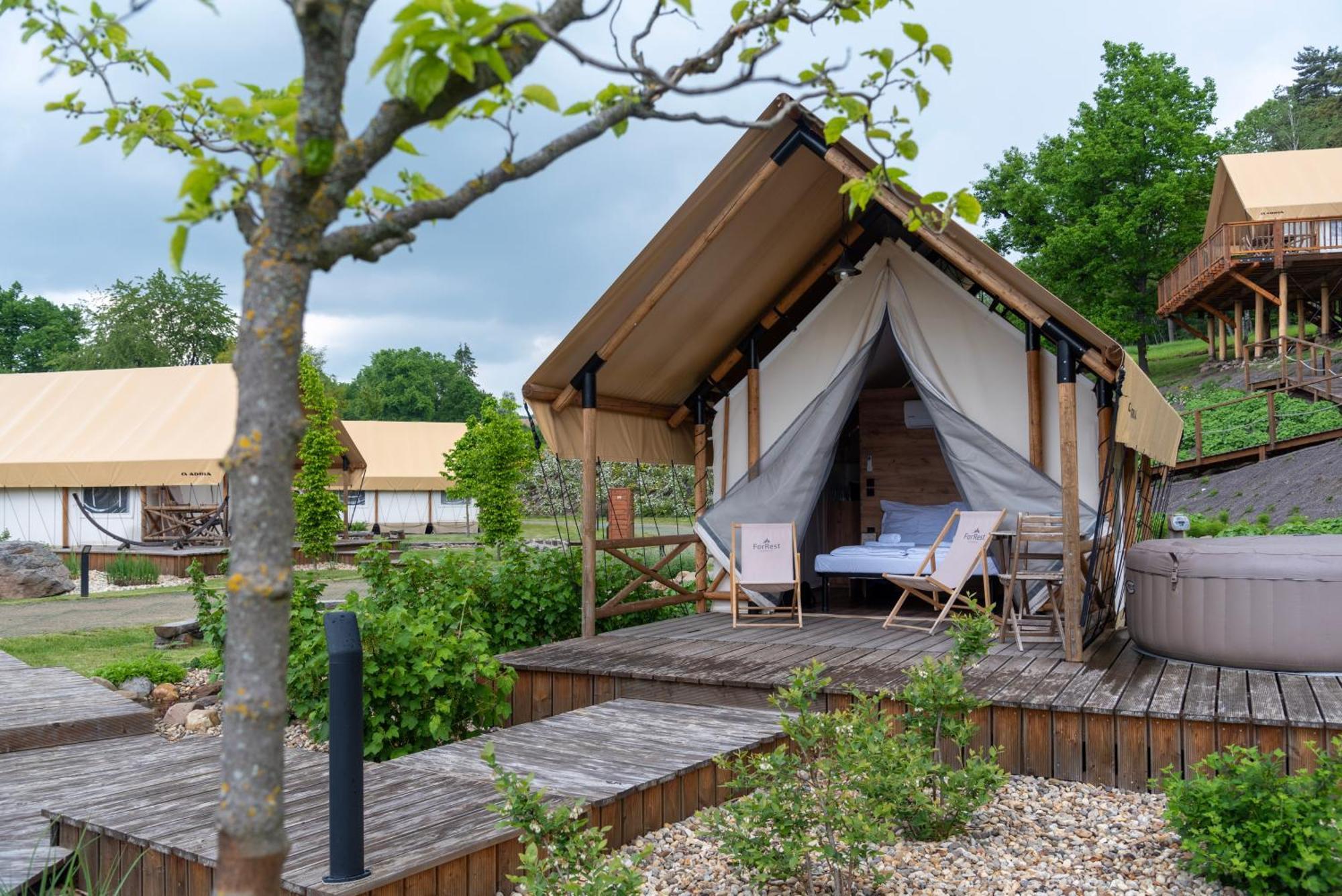 Отель Forrest Glamping Банска-Штьявница Экстерьер фото