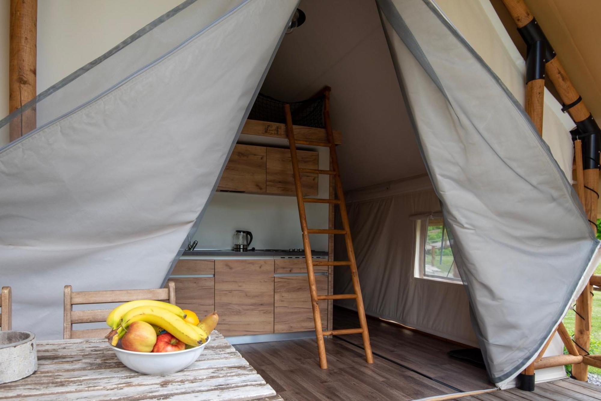 Отель Forrest Glamping Банска-Штьявница Экстерьер фото
