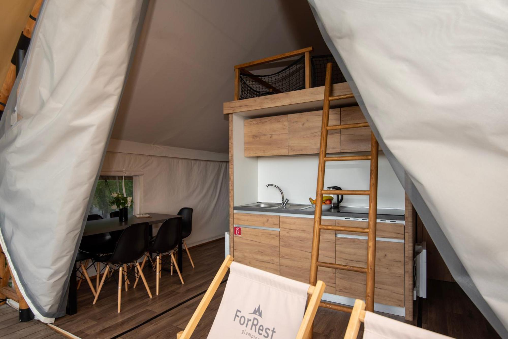 Отель Forrest Glamping Банска-Штьявница Экстерьер фото
