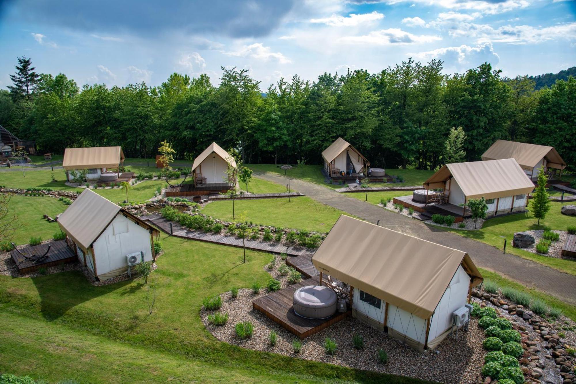Отель Forrest Glamping Банска-Штьявница Экстерьер фото